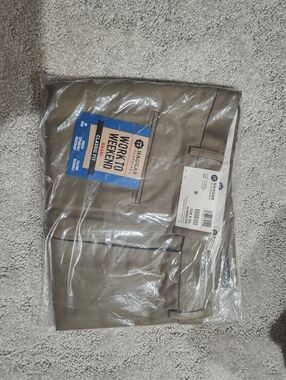 32x30 Haggar Khaki Classic Fit Work-to-Weekend Pants